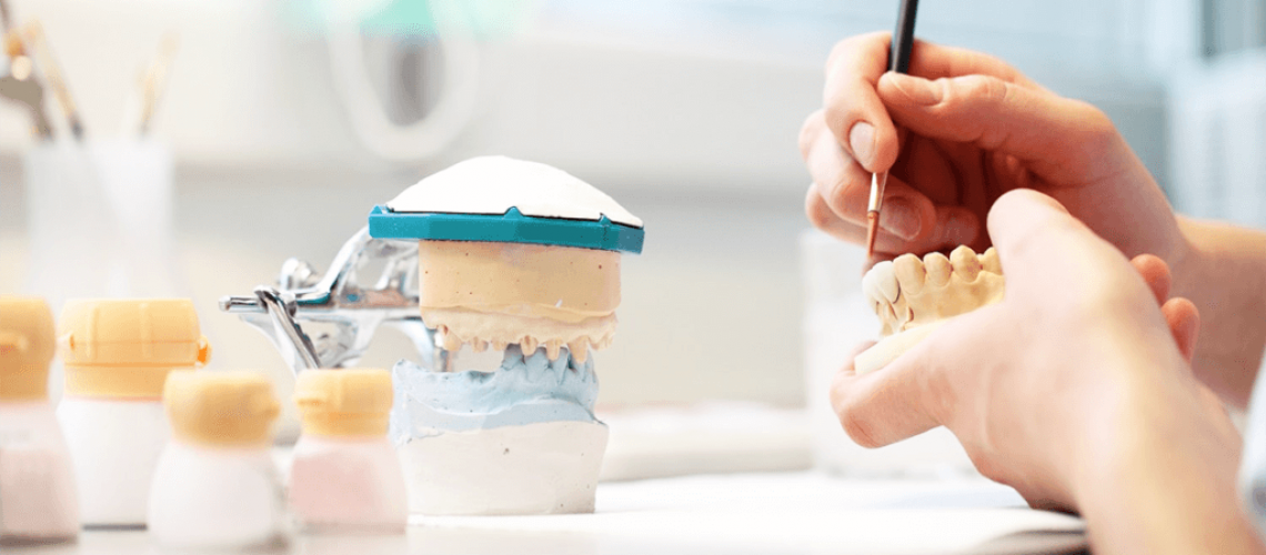 9.-material-implantes-dentales-1024x536